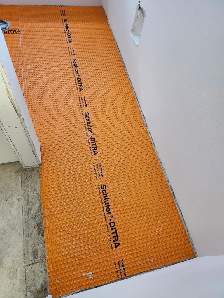 Uncoupling membrane laid in a bathroom around the toilet flange