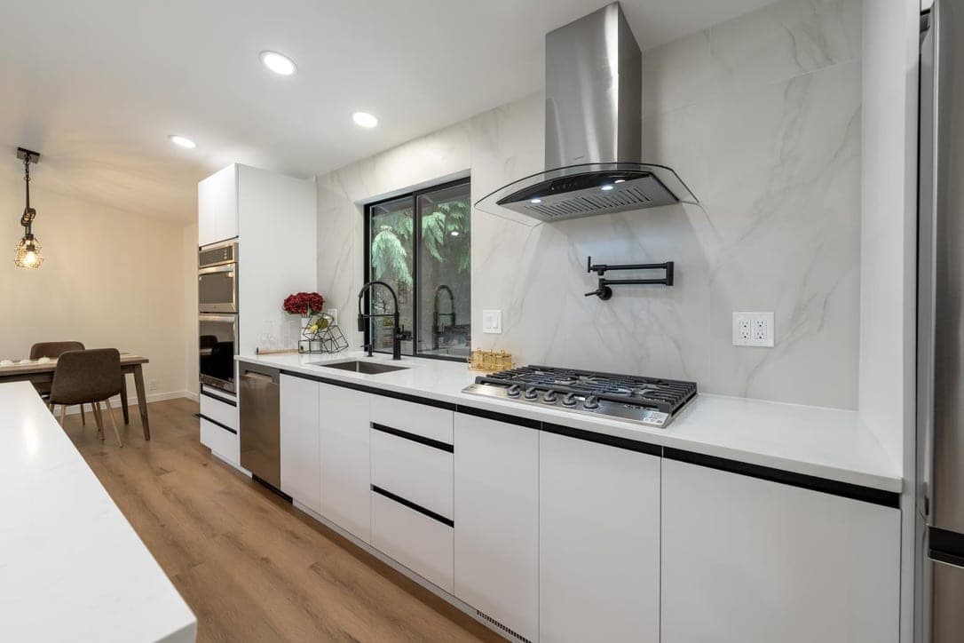 Marble-Look Slab Backsplash